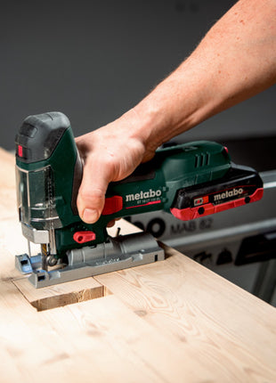 Metabo ST 18 LT 130 BL Scie sauteuse sans fil 18 V 130 mm Brushless + 1x batterie LiHD 4,0 Ah + Metabox - sans chargeur