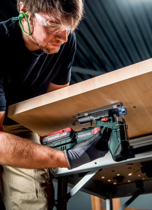 Metabo ST 18 LT 130 BL Scie sauteuse sans fil 18 V 130 mm Brushless + 1x batterie LiHD 4,0 Ah + Metabox - sans chargeur