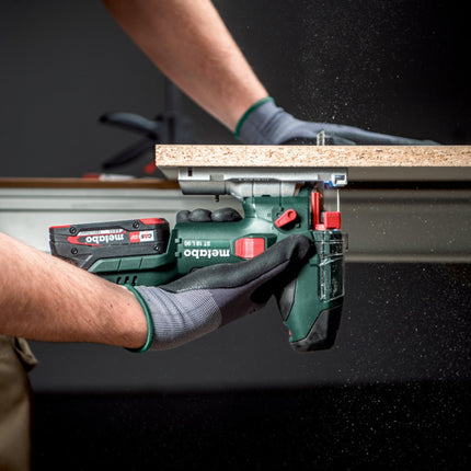 Metabo ST 18 L 90 Scie sauteuse sans fil 18 V 90 mm + 1x batterie 4,0 Ah + Metabox - sans chargeur