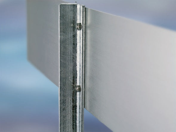 Poteau en acier ( 3000277691 ) avec plaque de base pour la signalisation de parking