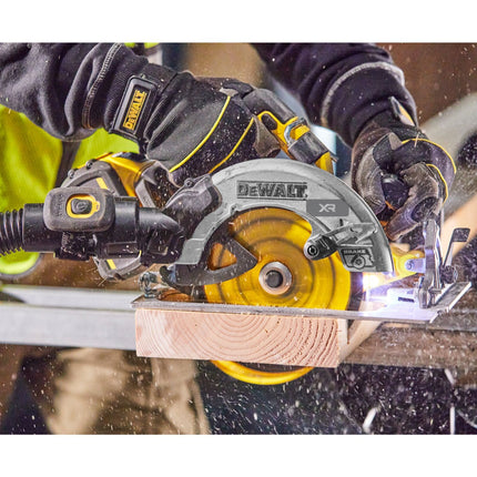 DeWalt DCS 573 N Scie circulaire 18 V 190 x 30 mm Brushless + 1x batterie 4,0 Ah - sans chargeur