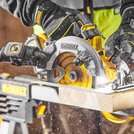 DeWalt DCS 573 P2T Akku Handkreissaege 18 V 190 x 30 mm Brushless 2x Akku 5 0 Ah Ladegeraet TSTAK 4 - toolbrothers