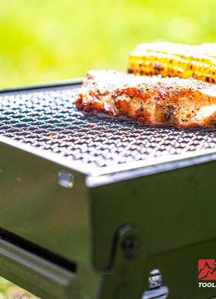 Toolbrothers Griglia a carbonella portatile per il campeggio, da allestire senza attrezzi 43 x 29 x 23 cm nero cromato Smoker BBQ Pit Grill