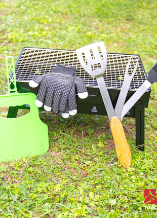 Toolbrothers Griglia a carbonella portatile da esterno per il campeggio Set di montaggio senza attrezzi 43 x 29 x 23 cm nero + posate, guanti e tazze per grigliare 8 pz.