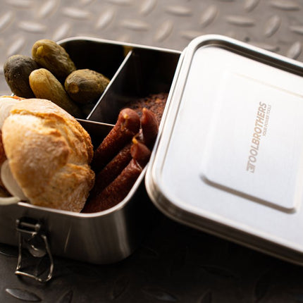 Toolbrothers Fan Lunchpaket in Hardcase Tragetasche Lunchtasche Wasserdicht mit Edelstahl Brotdose mit Trennfächern und Edelstahldeckel 1200 ml + Edelstahl Trinkflasche 600 ml + 4 in 1 Multifunktions Besteck